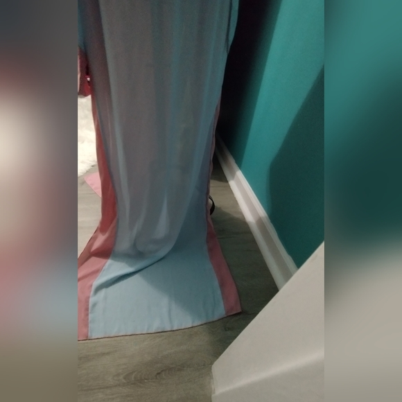 Beautiful pastel dress - Picture 3 of 5